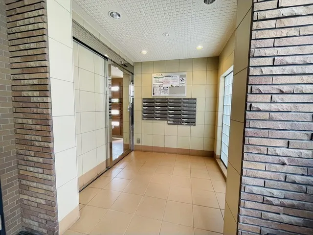 Le Van Vert Mejiro - Exterior - ["Fixture", "Rectangle", "Door"]