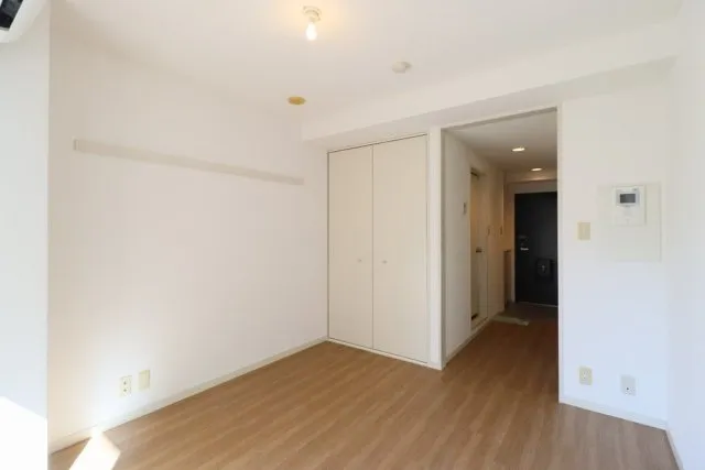 Flor Sugamo - Interior - ["Flooring", "Floor", "Wood flooring"]
