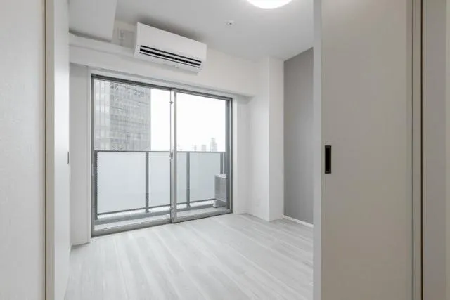 BRICK RESIDENCE Minamiaoyama - Interior - ["Building", "Window", "Fixture"]