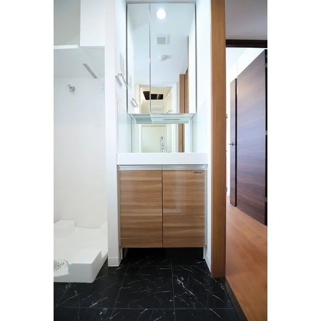 Comforia Fudomae - Interior - ["Building", "Furniture", "Wood"]