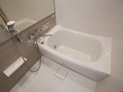 Roppongi View Tower - Interior - ["Bathtub", "Plumbing fixture", "Tap"]