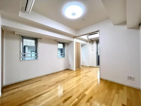 Brillia Ginza Id - Interior - ["Daytime", "Window", "Fixture"]
