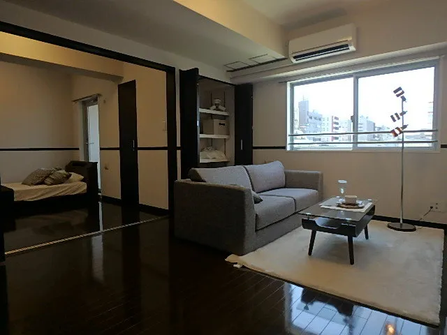 Comfort Meguro Nakacho - Interior - ["Furniture", "Couch", "Picture frame"]
