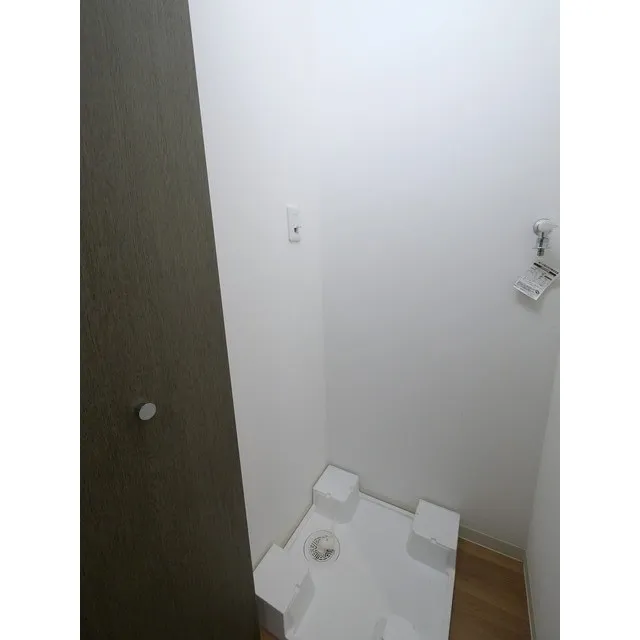 LOOP-M - Interior - ["Fixture", "Grey", "Bathroom"]