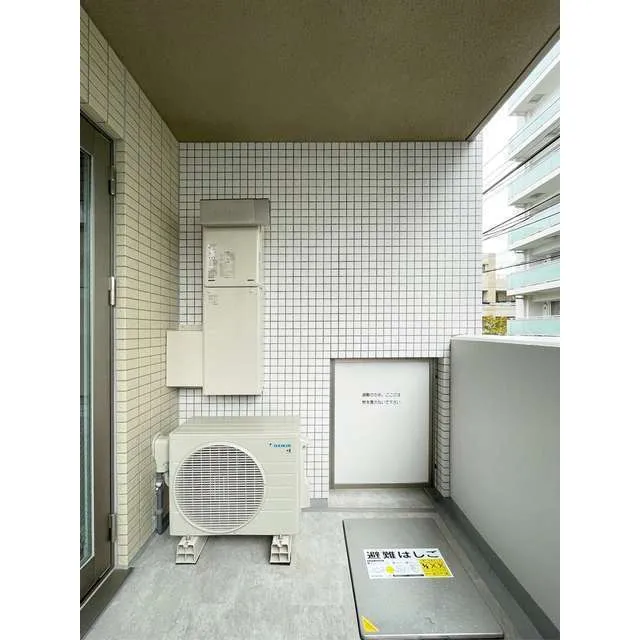 Grand Flat Sakurashinmachi - Interior - ["Building", "Window", "Fixture"]