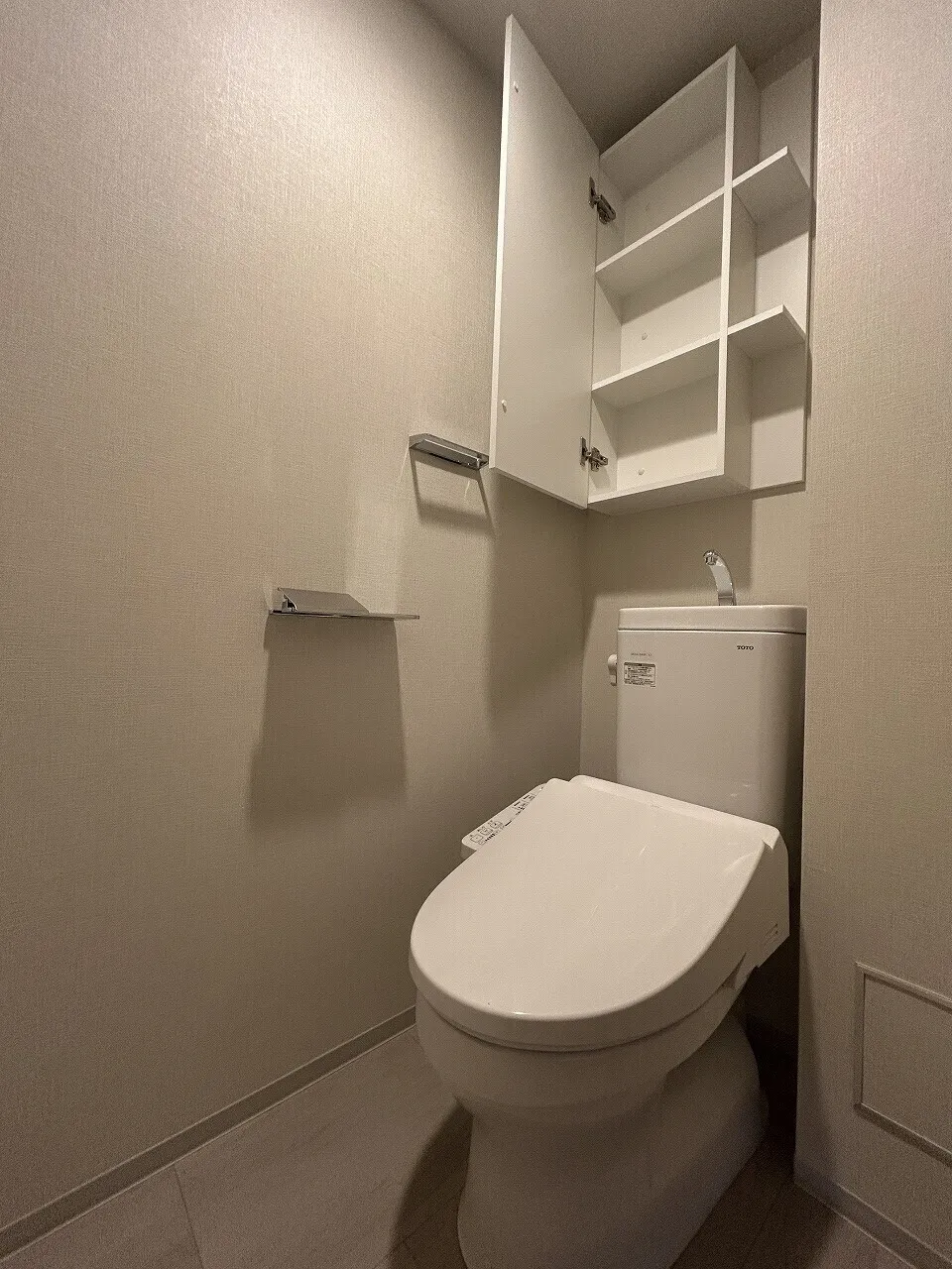 Blanchiesta Kiba - Interior - ["Toilet seat", "Plumbing fixture", "Flooring"]