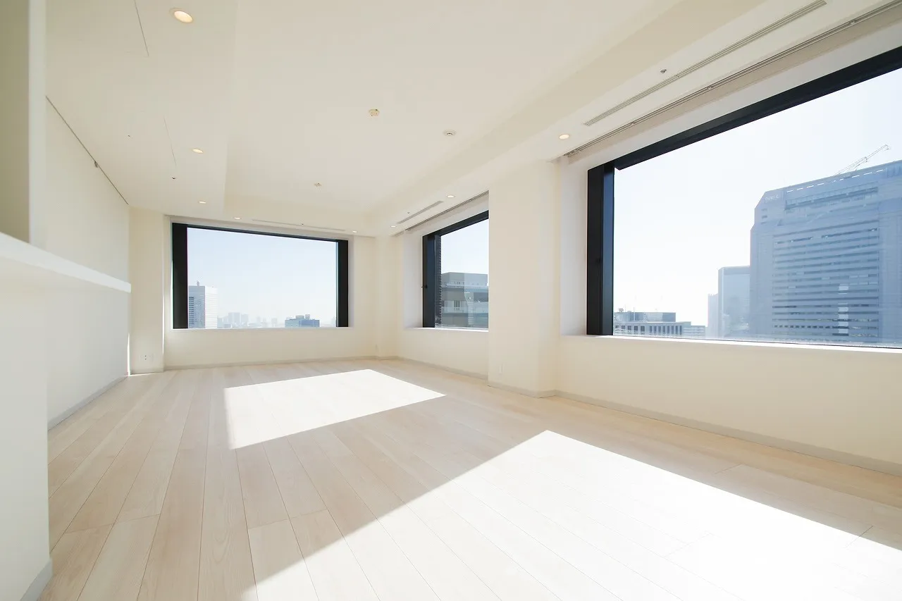 La Tour Shibakoen - Interior - ["Building", "Window", "Shade"]
