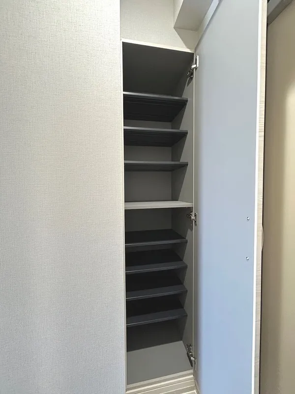 Due Hikifune - Interior - ["Shelving", "Shelf", "Closet"]