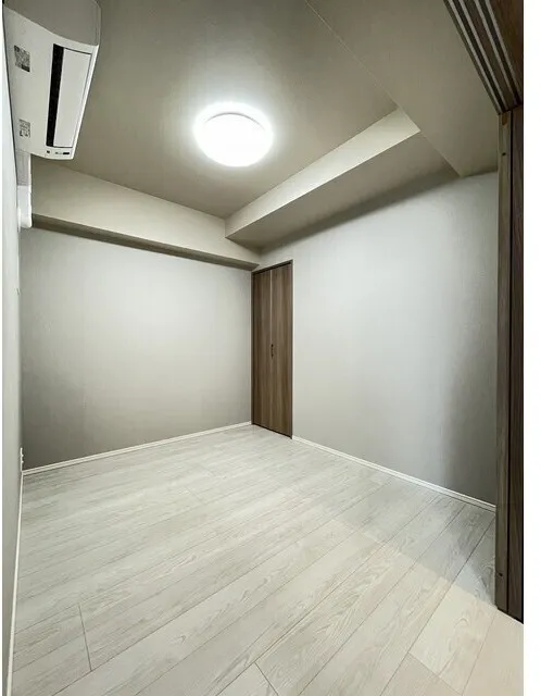 Comforia Liv Minamisunamachi East - Interior - ["Flooring", "Floor", "Ceiling"]