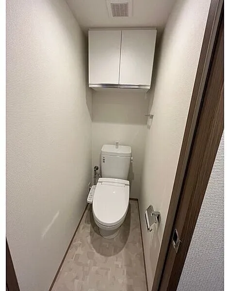 Glorio Shelt Suginami Honancho - Interior - ["Toilet seat", "Flooring", "Plumbing fixture"]