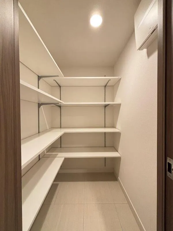 Lefon Livent Suginami Eifuku - Interior - ["Wood", "Flooring", "Floor"]