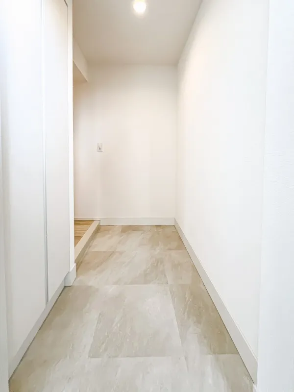 Prince Due Kamiya - Interior - ["Floor", "Flooring", "Wall"]
