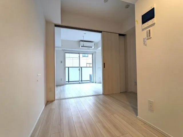 Harmony Residence Kamata Art Villa - Interior - ["Building", "Window", "Fixture"]
