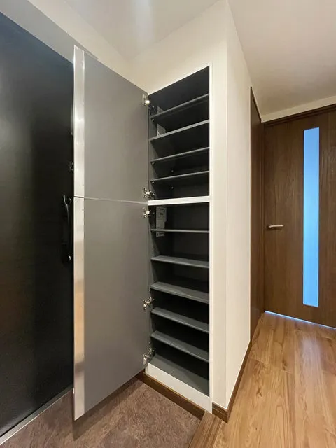 Composite Yoyogi - Interior - ["Fixture", "Wood", "Door"]