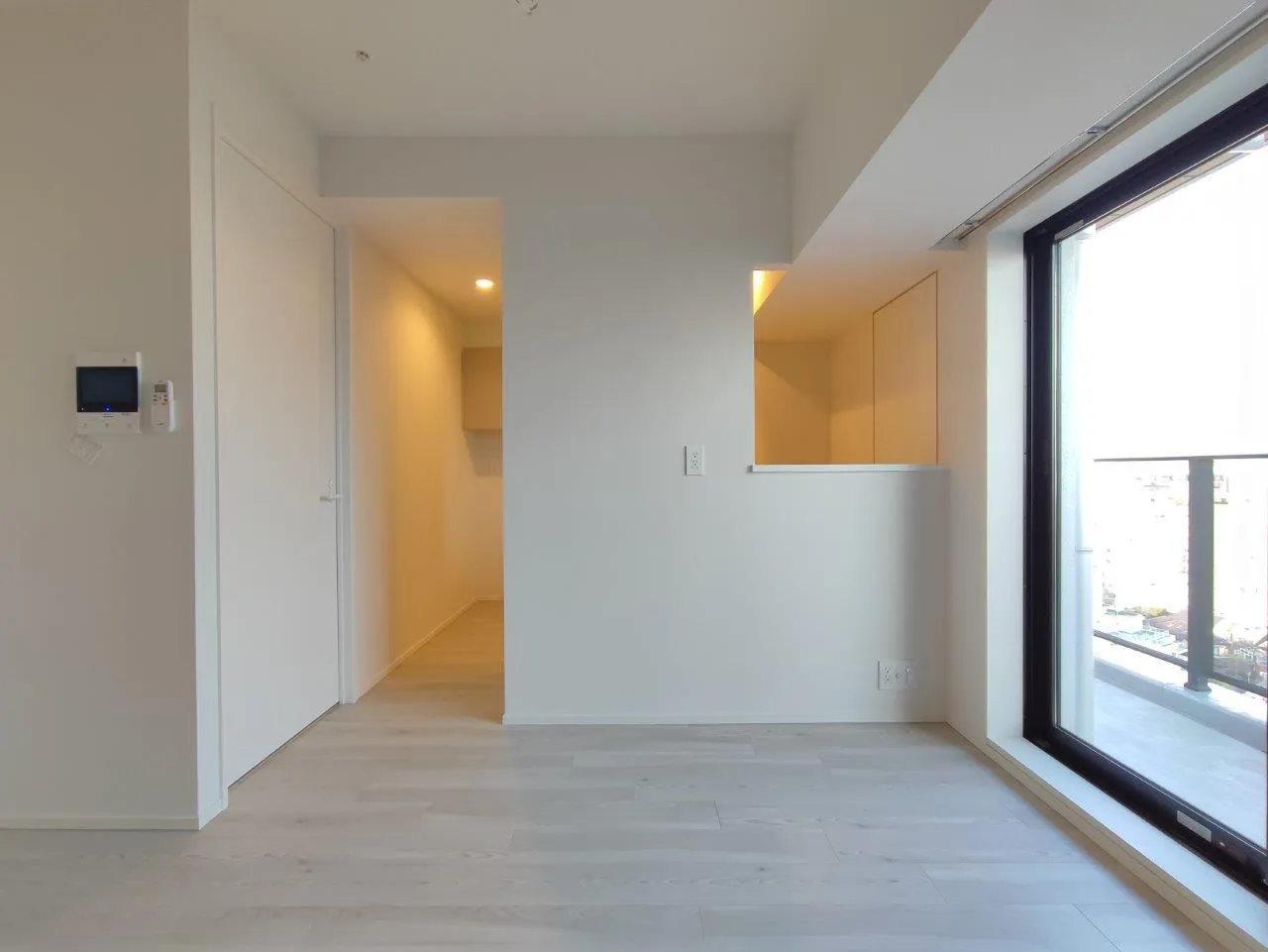 Cross Residence Takadanobaba - Interior - ["Fixture", "Window", "Hall"]