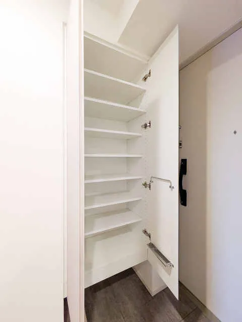 RJR Precia Kamata - Interior - ["Flooring", "Wood", "Floor"]