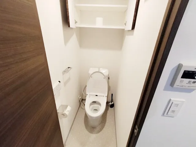 Genovia Asakusa IV Sky Garden - Interior - ["Toilet seat", "Plumbing fixture", "Flooring"]