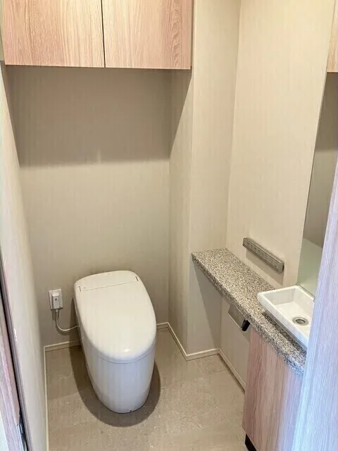 The Park House Shiba Onarimon - Interior - ["Toilet seat", "Toilet", "Plumbing fixture"]