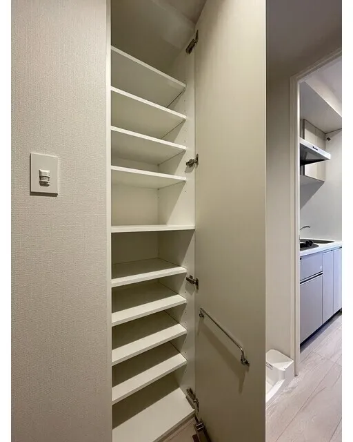 Daffitto Kinshicho - Interior - ["Wood", "Flooring", "Interior design"]