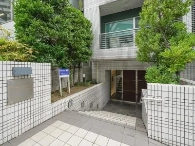 Cabin Arena Akasaka - Exterior - ["Condominium", "Flowerpot", "Houseplant"]