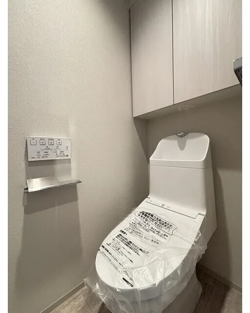 Season Flats Omorinishi - Interior - ["Toilet seat", "Toilet", "Plumbing fixture"]
