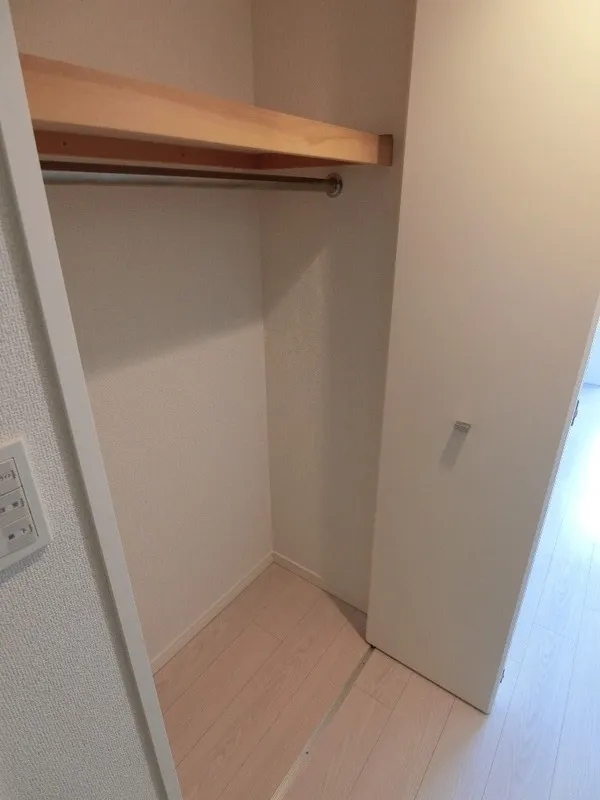 Primal Gotanda - Interior - ["Wall", "Flooring", "Wood"]
