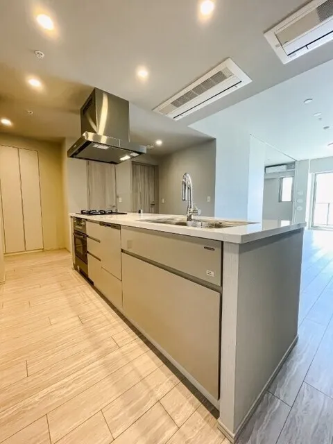 Royal Parks Ariake - Interior - ["Flooring", "Kitchen", "Floor"]