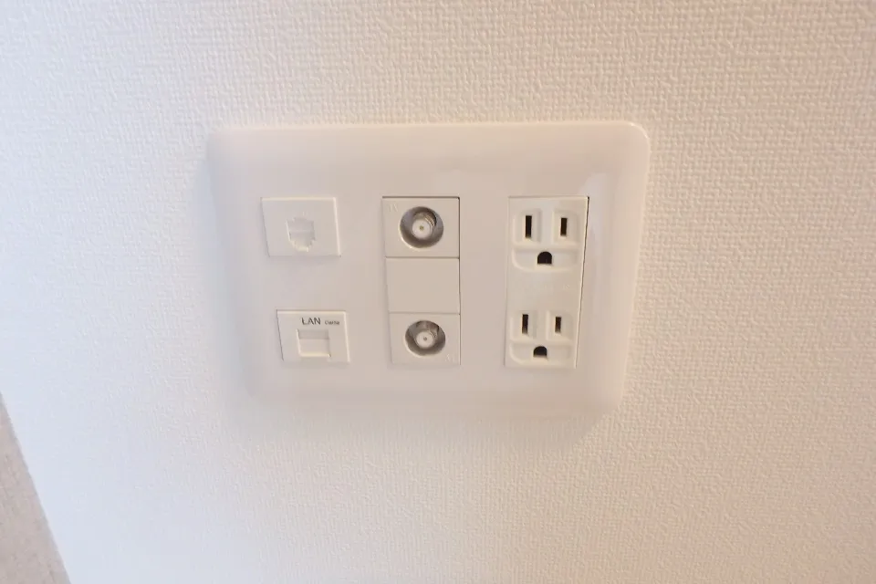 Urban Park Nishi Sugamo WEST - Interior - ["Wall Socket", "Technology", "AC power plugs and sockets"]