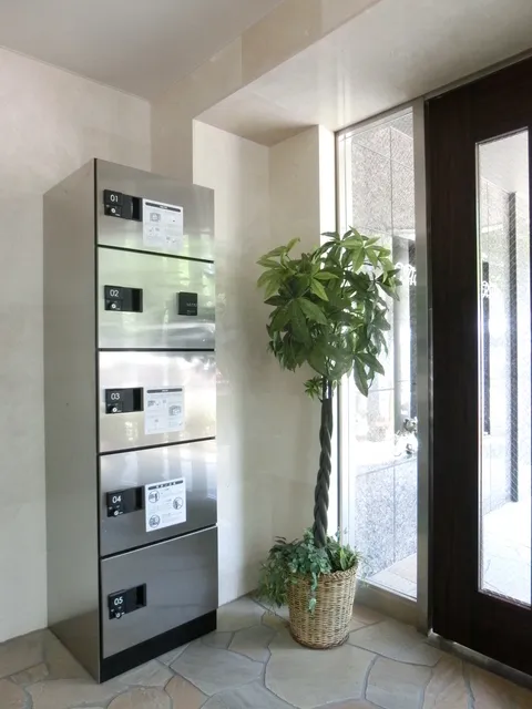 CASA DE FLORA - Other - ["Glass", "Shelving", "Locker"]