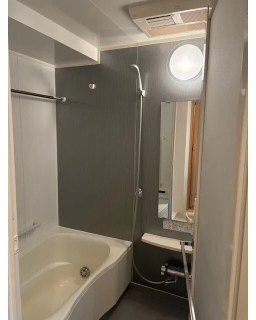 Raphine Duo - Interior - ["Plumbing fixture", "Bathroom", "Flooring"]