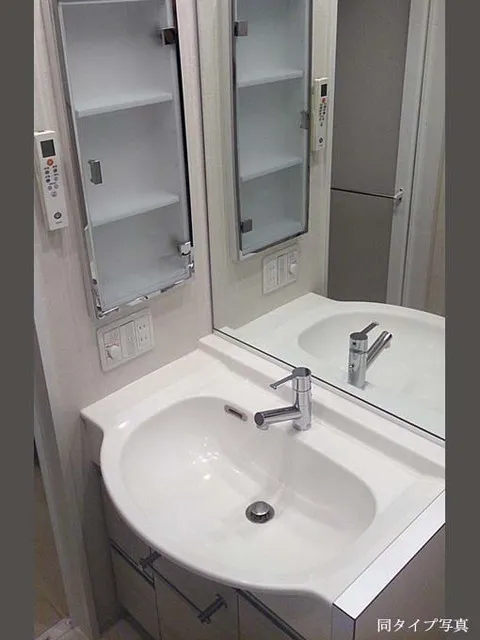 Comforia Mita East - Interior - ["Bathroom", "Property", "Sink"]
