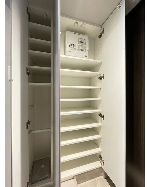 Season Flats Omorinishi - Interior - ["Wood", "Flooring", "Cupboard"]