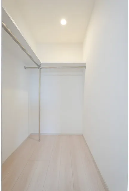 Comforia Liv Toyosu Canal - Interior - ["Wood", "Flooring", "Floor"]