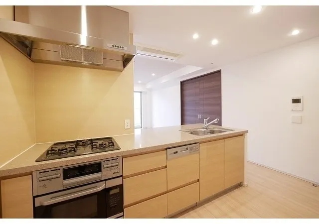 Comforia Shinjuku East Side Tower - Interior - ["Flooring", "Wood", "Floor"]
