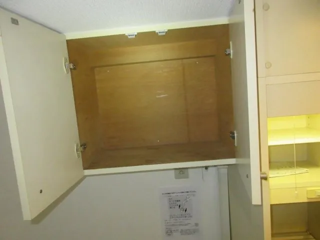 Sky Court Shimotakaido - Interior - ["Wall", "Wood", "Wood stain"]