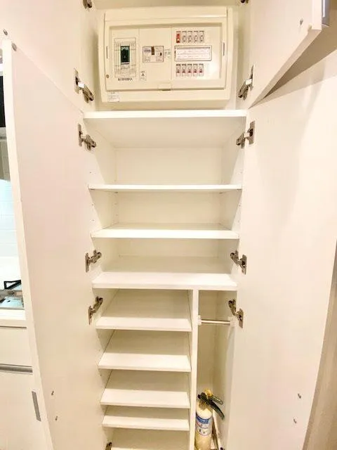Residia Yoga - Interior - ["Wood", "Design", "Shelving"]