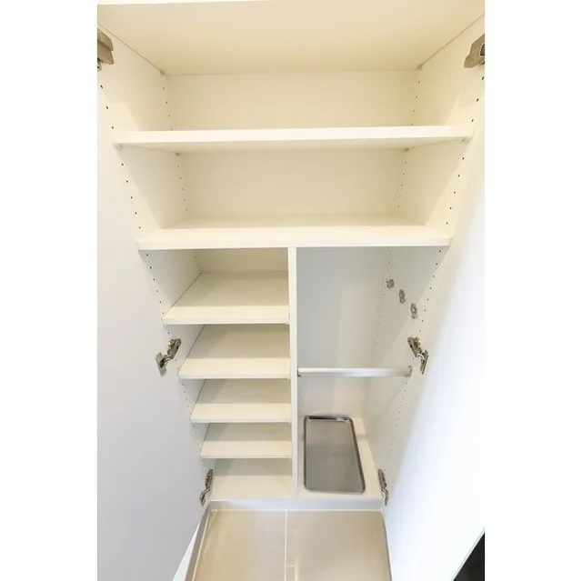 Chef Rule Shin Okachimachi II - Interior - ["Shelf", "Shelving", "Furniture"]
