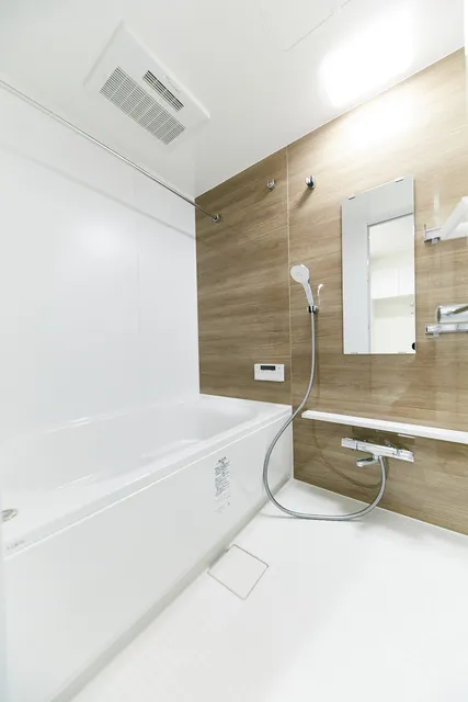 Belfirth Kinshicho South - Interior - ["Mirror", "Building", "Bathroom cabinet"]