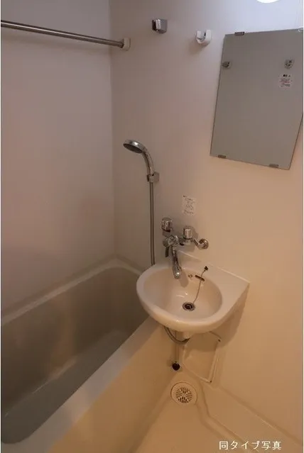 Comforia Shibaura - Interior - ["Tap", "Plumbing fixture", "Bathroom sink"]
