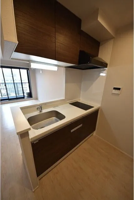 Memora Ikebukuro - Interior - ["Plumbing fixture", "Flooring", "Sink"]
