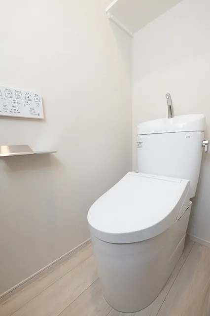 RJR Precia Higashijujo Garden - Interior - ["Toilet seat", "Toilet", "Plumbing fixture"]