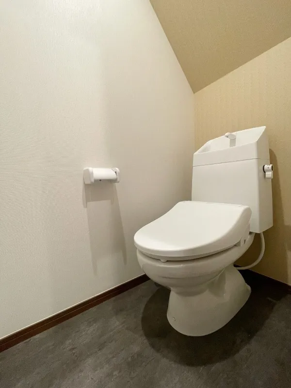 Mihas Sangenjaya IV - Interior - ["Toilet seat", "Toilet", "Bathroom"]