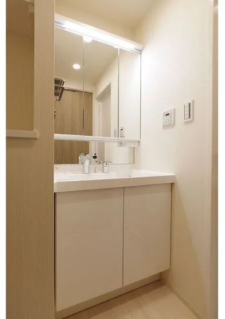 Stylio Kamata II - Interior - ["Bathroom Sink", "Flooring", "Plumbing fixture"]
