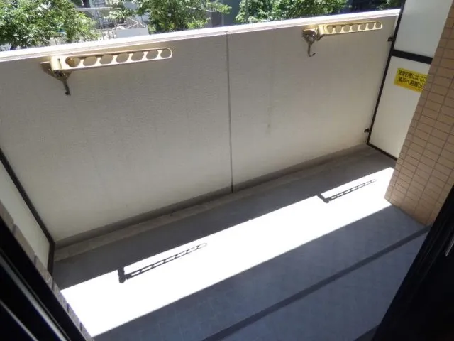 Towa Roppongi Homes - Interior - ["Composite material", "Metal", "Building material"]