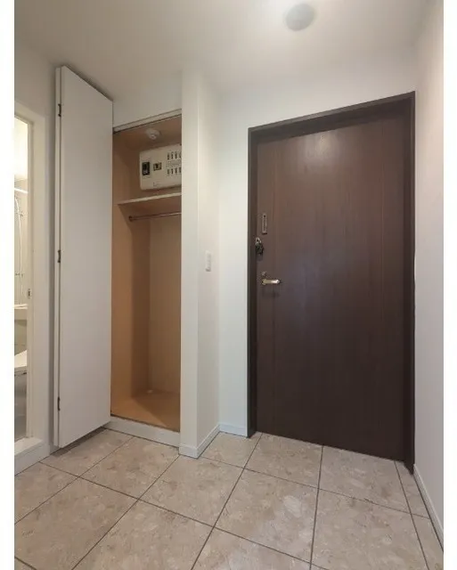 Prime Square City - Interior - ["Door", "Fixture", "Wood"]