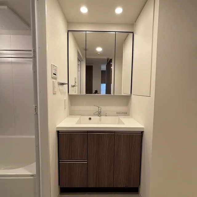 Park Axis Shinagawa Tennozu Isle - Interior - ["Floor", "Flooring", "Interior design"]