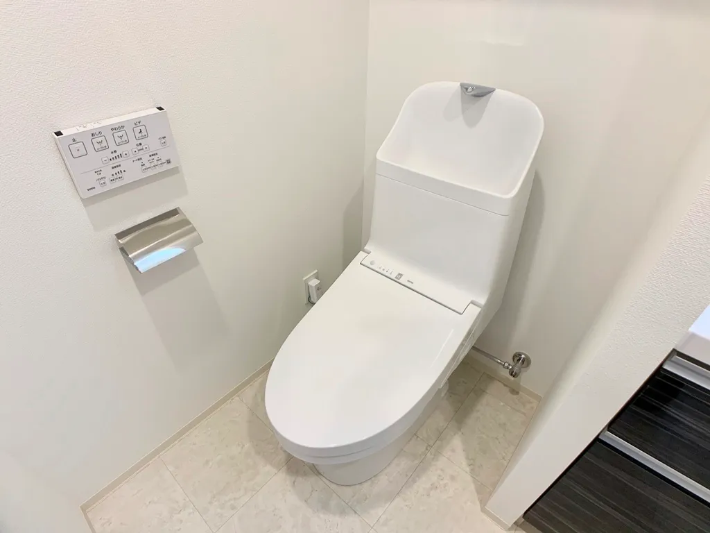 Gran Casa Sumiyoshi - Interior - ["Toilet seat", "Toilet", "Plumbing fixture"]