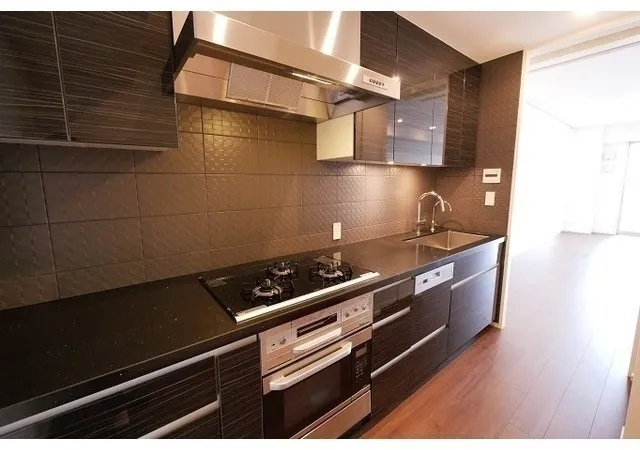 Comforia Shinjuku East Side Tower - Interior - ["Property", "Countertop", "Cabinetry"]