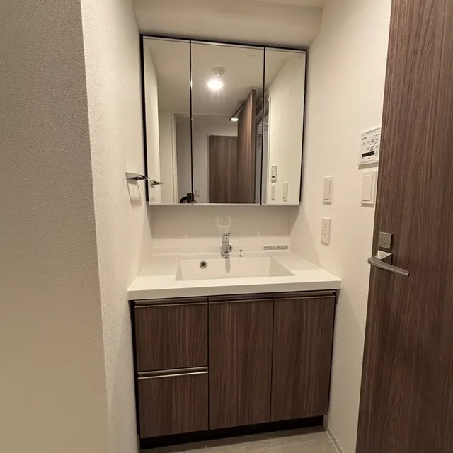 Park Axis Shinagawa Tennozu Isle - Interior - ["Flooring", "Floor", "Apartment"]