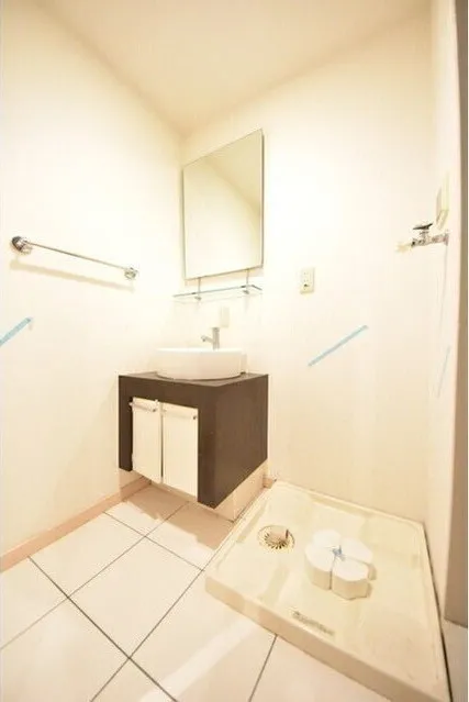Village Minami Aoyama - Interior - ["Tap", "Plumbing fixture", "Wood"]